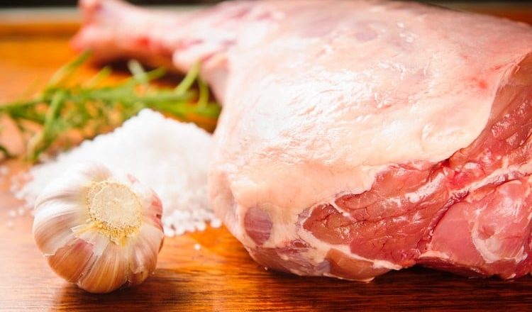 como temperar pernil de porco