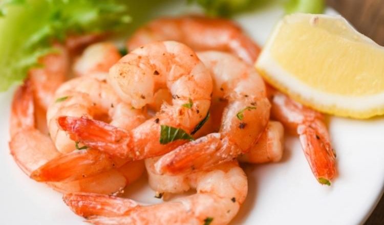 como temperar camarão para fritar