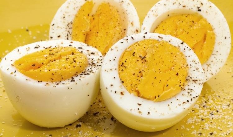 como cozinhar ovo no microondas