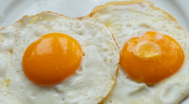 Como fritar ovo no micro-ondas
