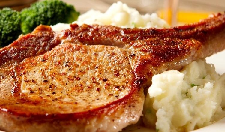 o que combina com carne de porco frita