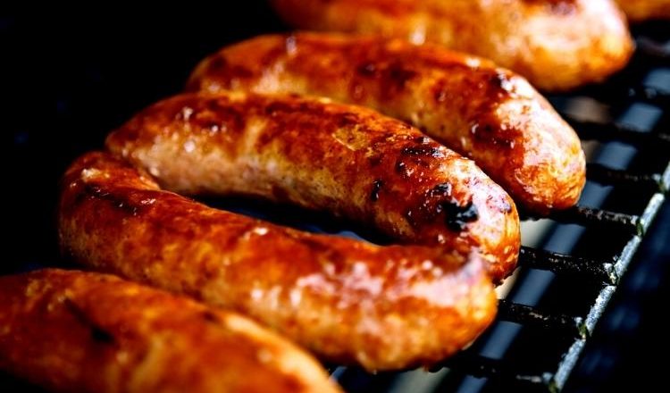 como assar linguiça no forno