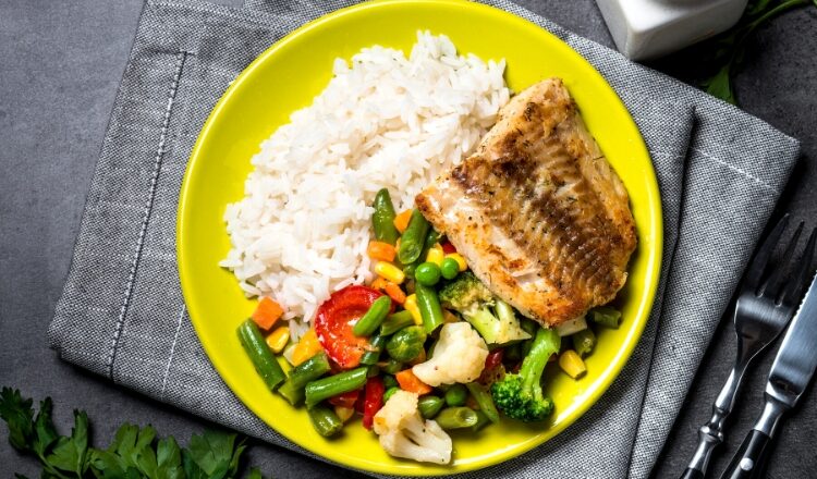 peixe com legumes na airfryer