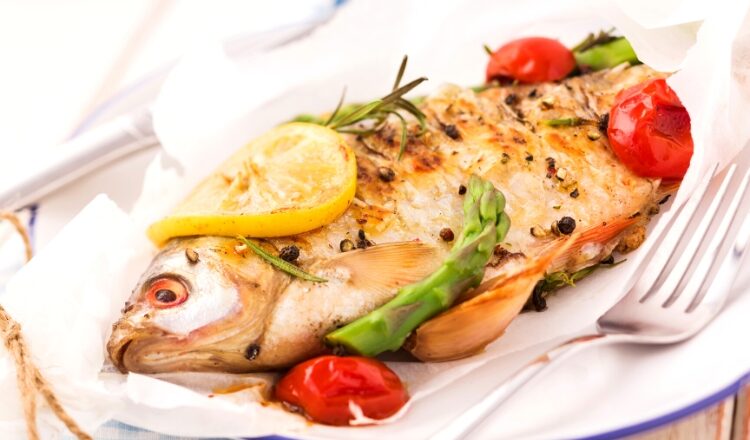 quantos minutos para assar um peixe no forno