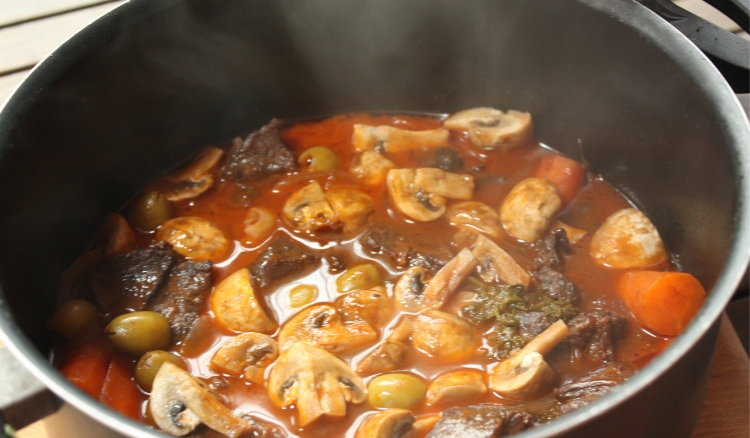 Como cozinhar carne em panela normal