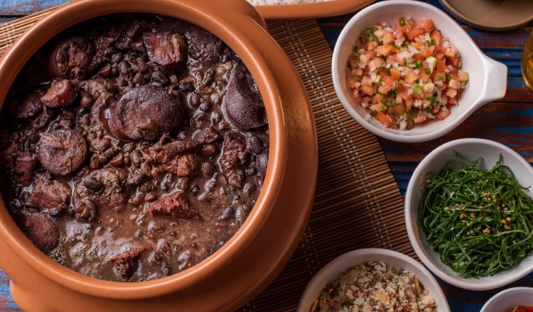 quanto tempo demora para cozinhar feijoada na lenha