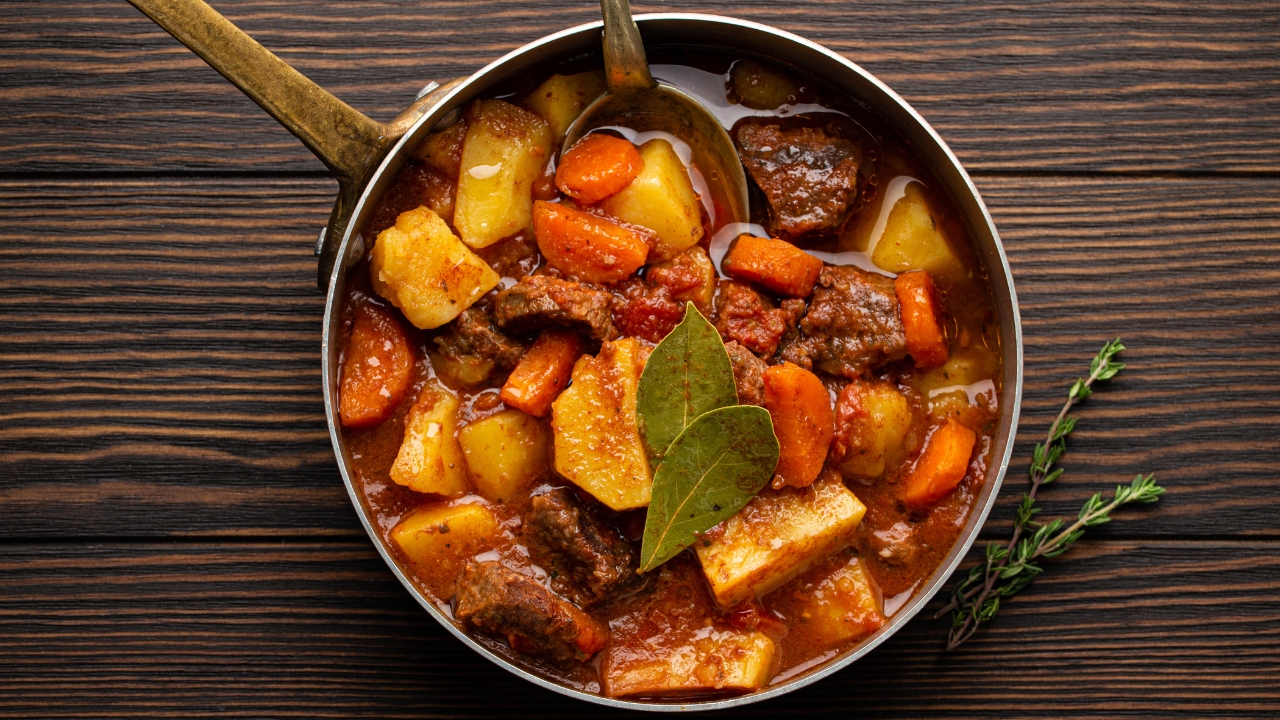 Carne de panela com batata e cenoura na pressão