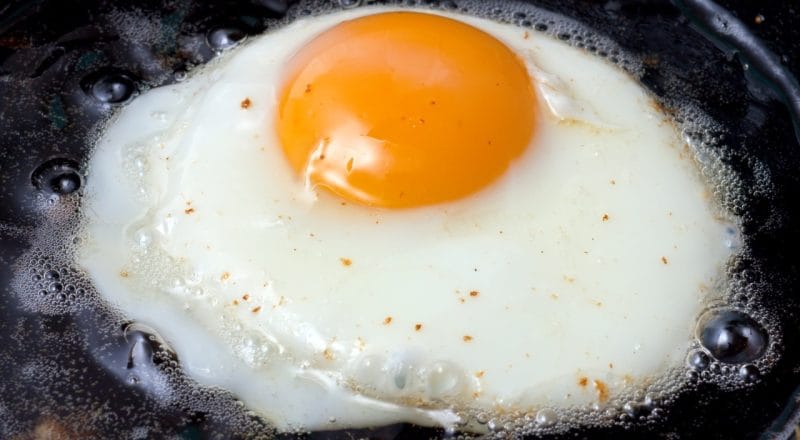 Como fritar ovo no óleo