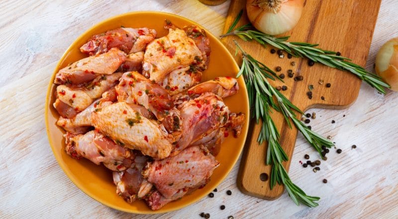 Como temperar frango a passarinho
