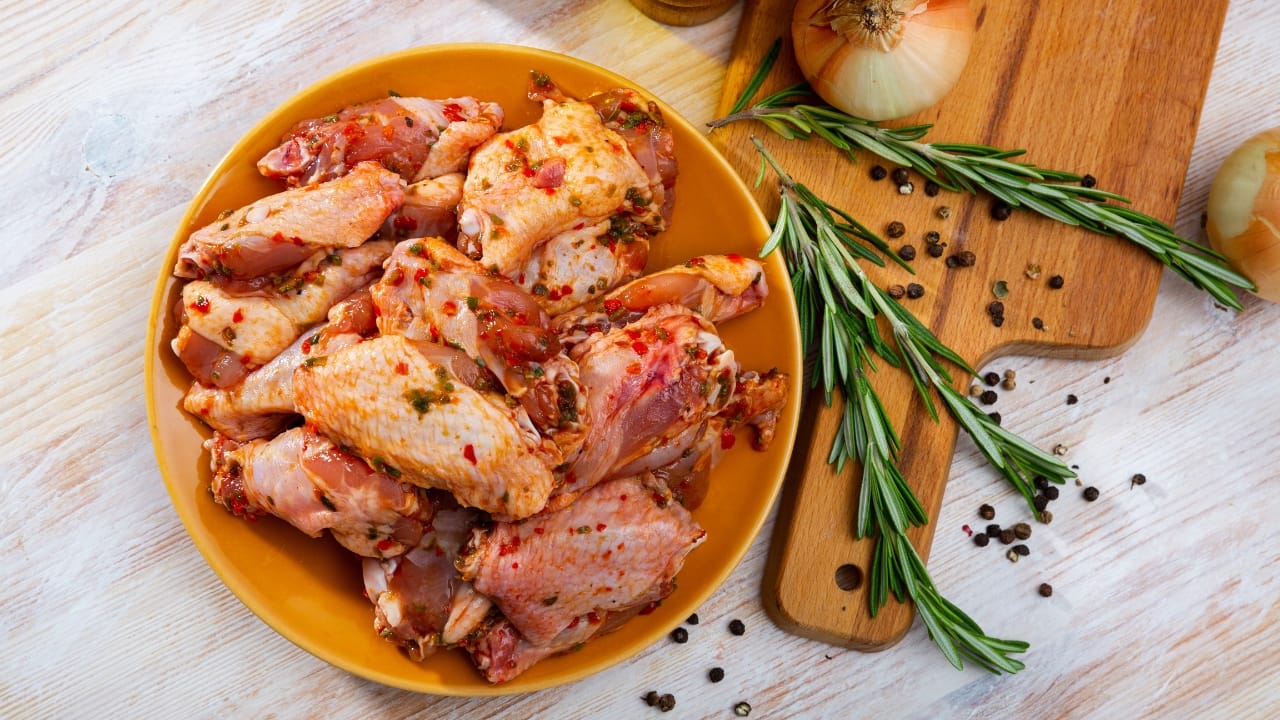 Como temperar frango a passarinho