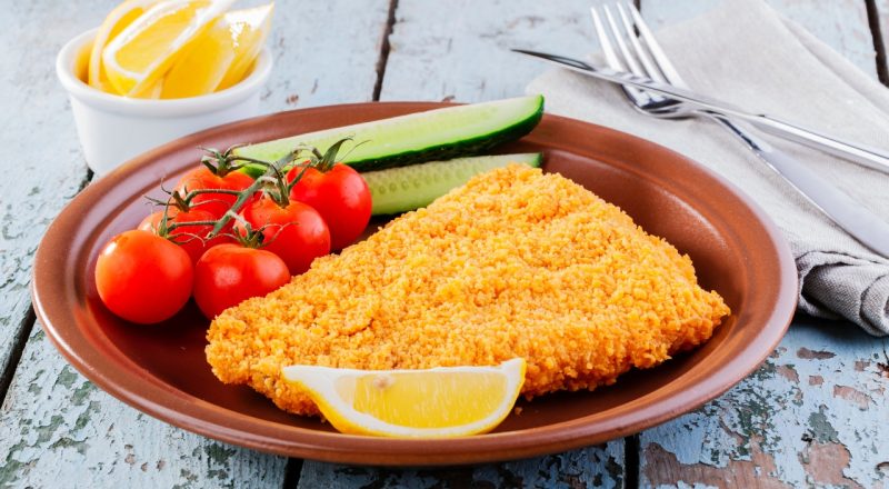 Filé de peixe empanado com farinha de rosca