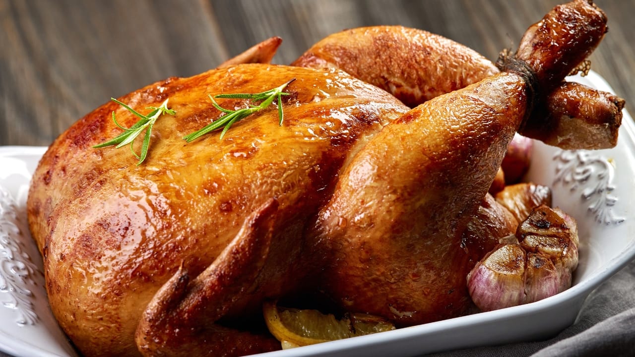 Como assar frango na panela de pressão