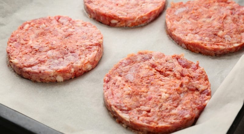 Como assar hambúrguer pronto no forno