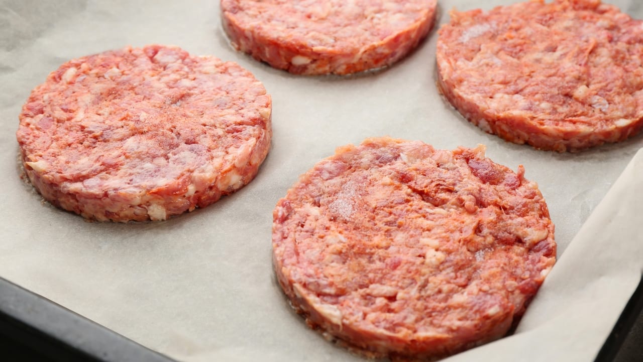 Como assar hambúrguer pronto no forno