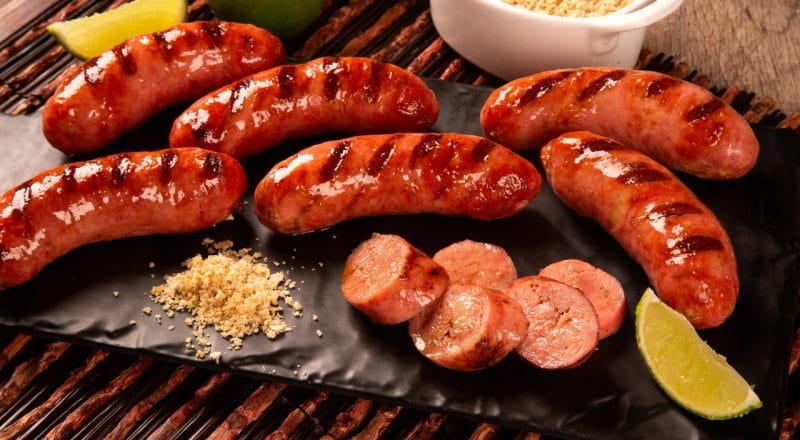 O que fazer com sobra de linguiça assada