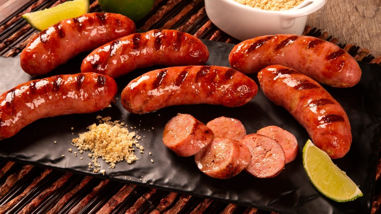 O que fazer com sobra de linguiça assada