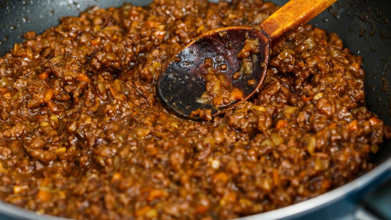 Carne moída com molho