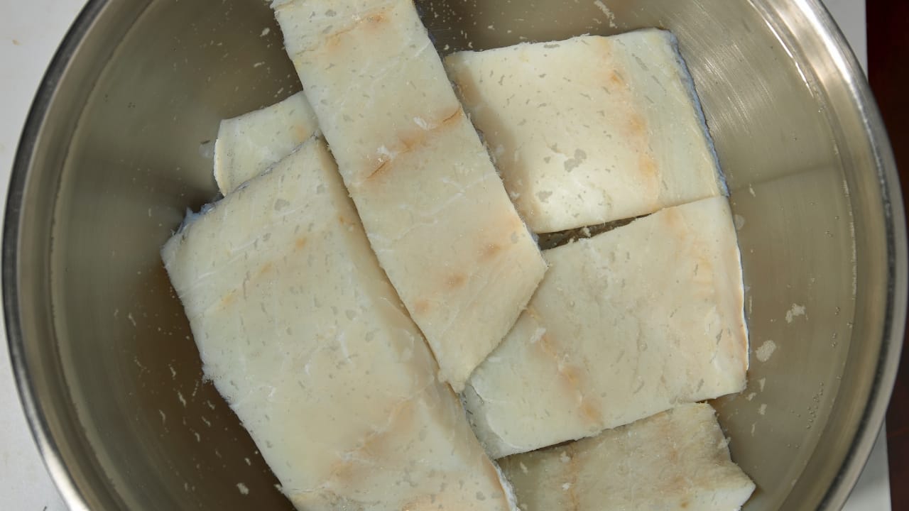 Como dessalgar bacalhau em 30 minutos