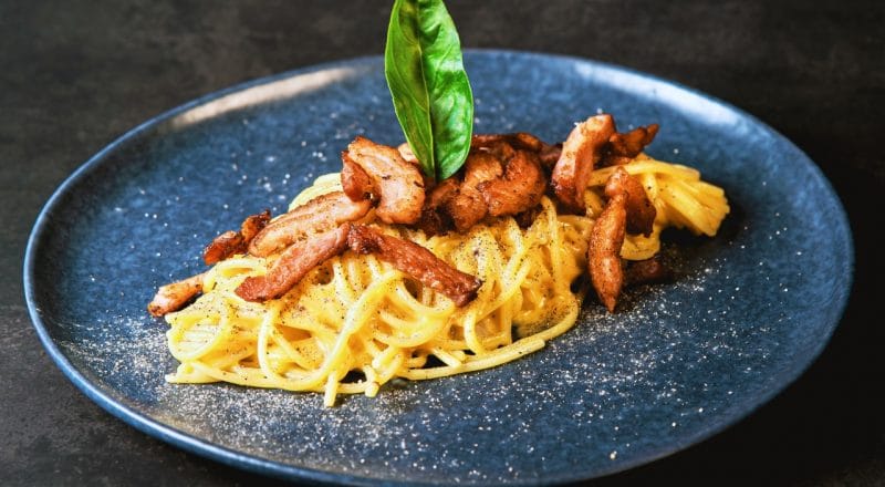 Carbonara combina com qual carne