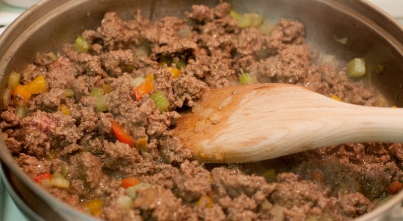 Carne moída na panela de pressão elétrica
