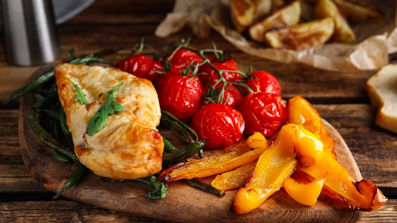 Frango com legumes na airfryer