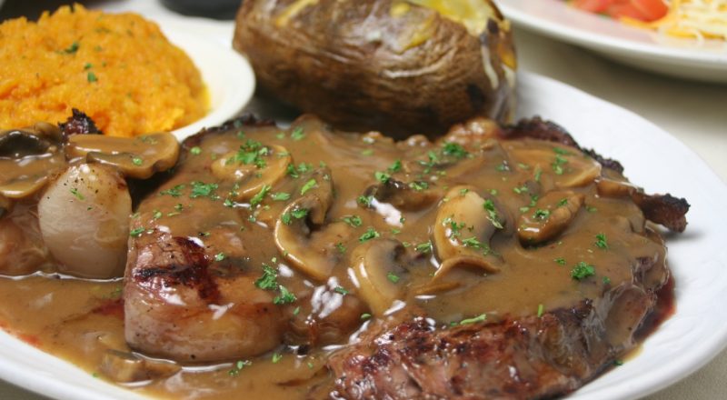 Carne ao molho madeira com champignon