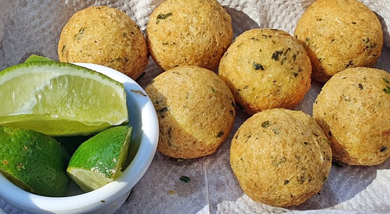 Bolinho de peixe com farinha de trigo