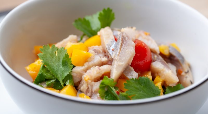 Ceviche de tilápia com manga
