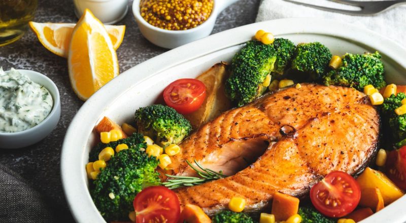 Peixe assado no forno em postas