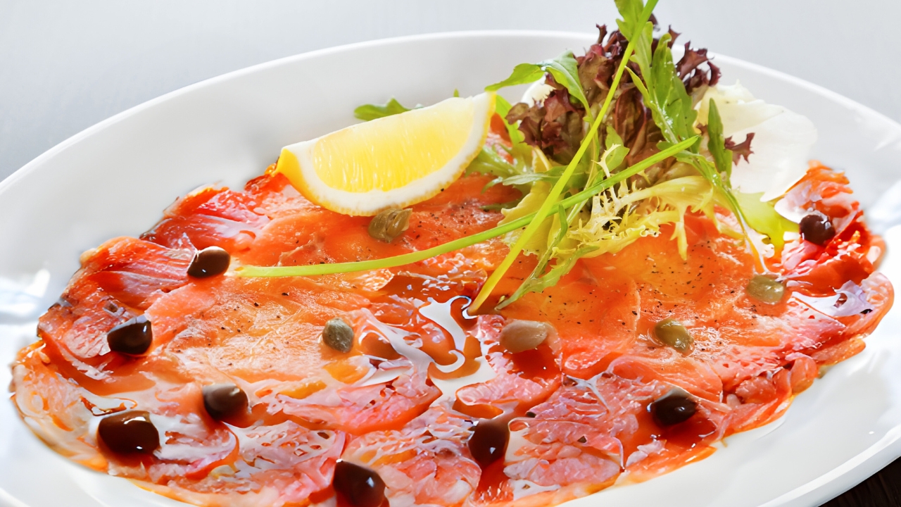 Carpaccio de Salmão com shoyu