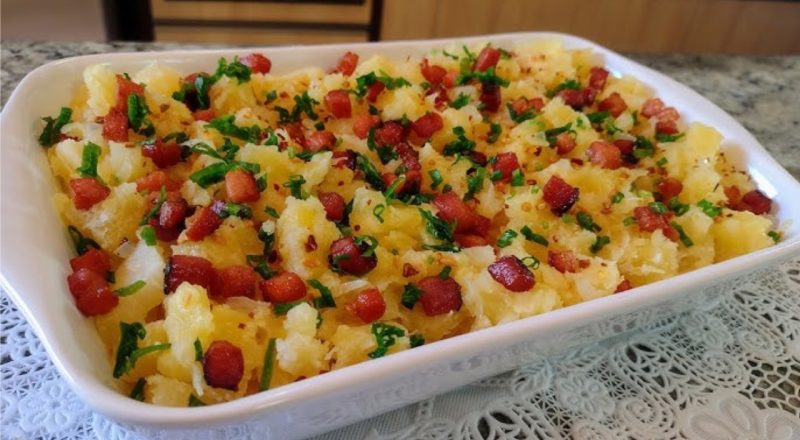 Mandioca com bacon para churrasco