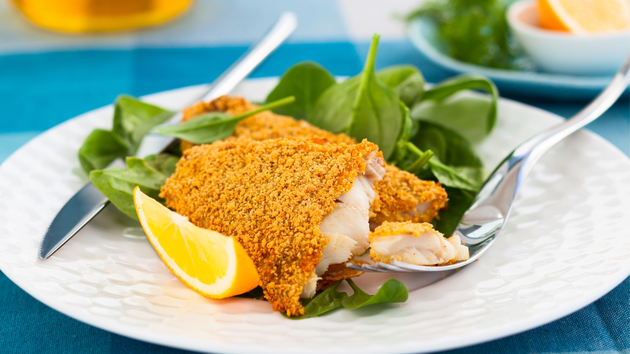 Peixe empanado com tapioca