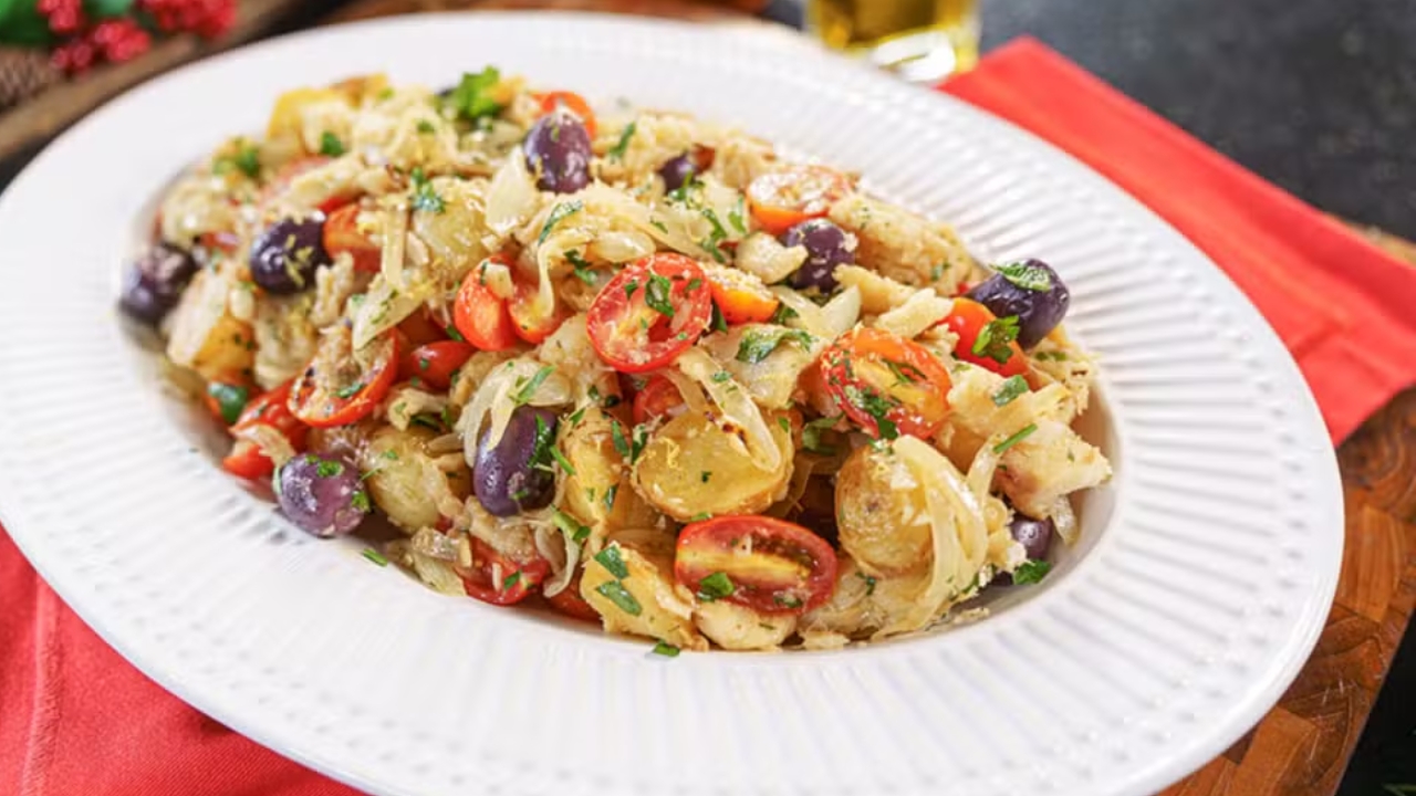 Salada de bacalhau tradicional portuguesa
