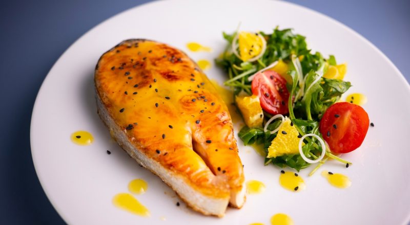 Salmão com molho de laranja e mel