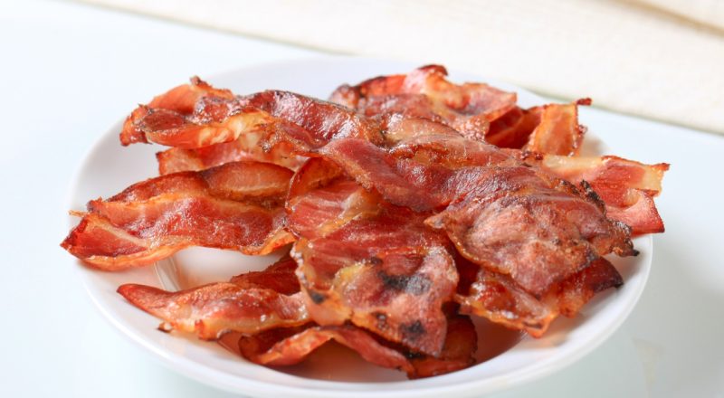 Como fazer bacon no micro-ondas