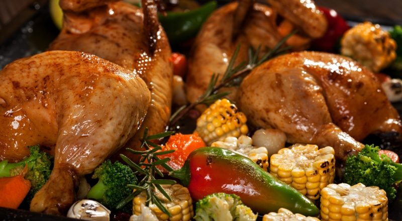 Frango com legumes no forno