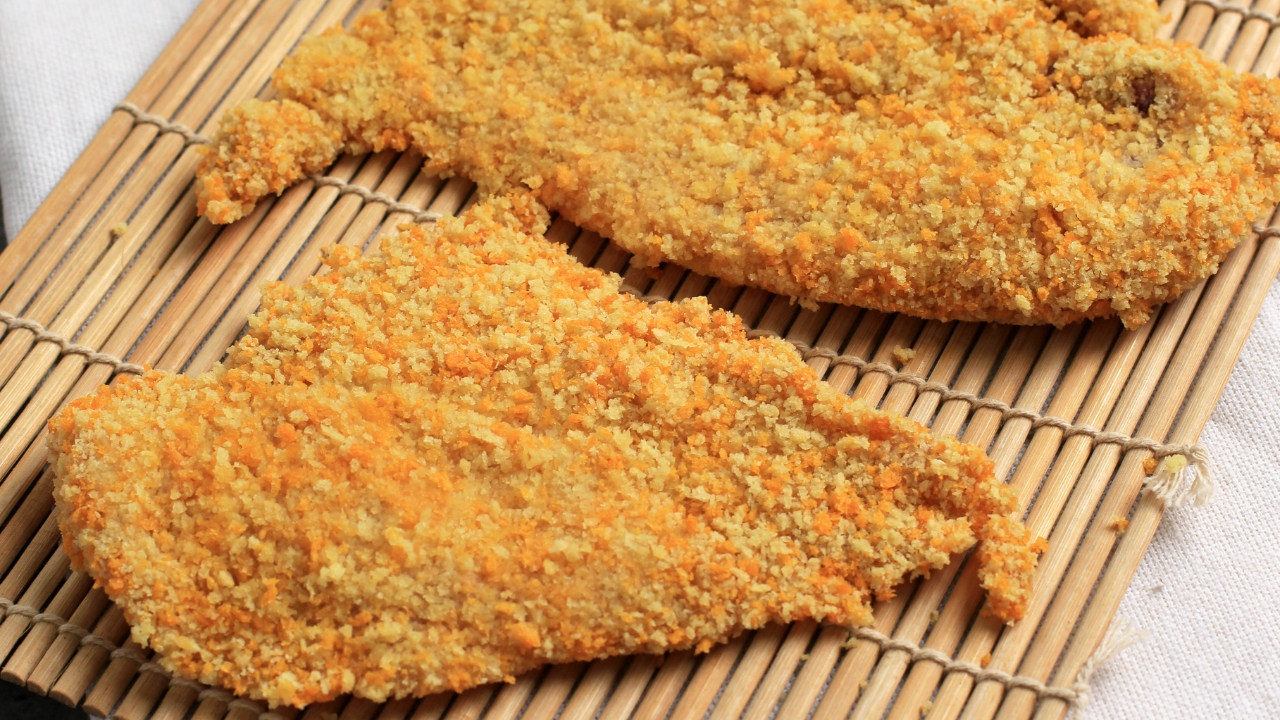 Frango empanado com farinha de mandioca