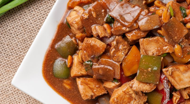 Frango xadrez com cenoura e repolho