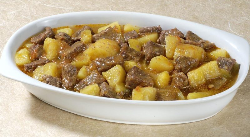 Picadinho de carne com mandioca
