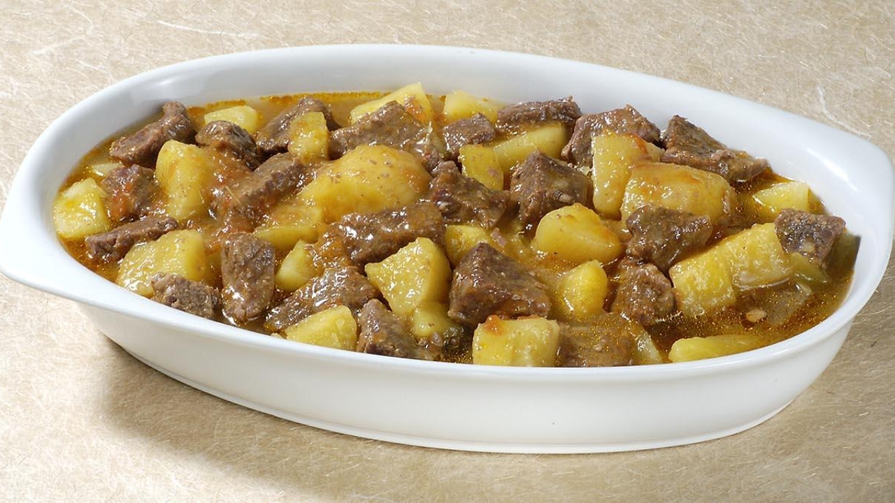 Picadinho de carne com mandioca