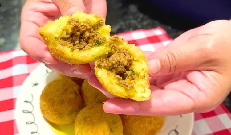 Bolinho de carne moída com mandioca