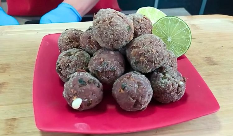 Bolinho de carne moída com queijo