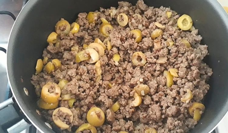 Carne moída com azeitona