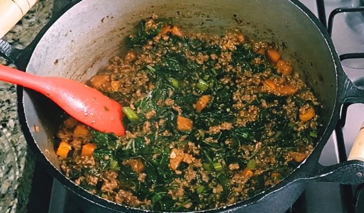 Carne moída com couve