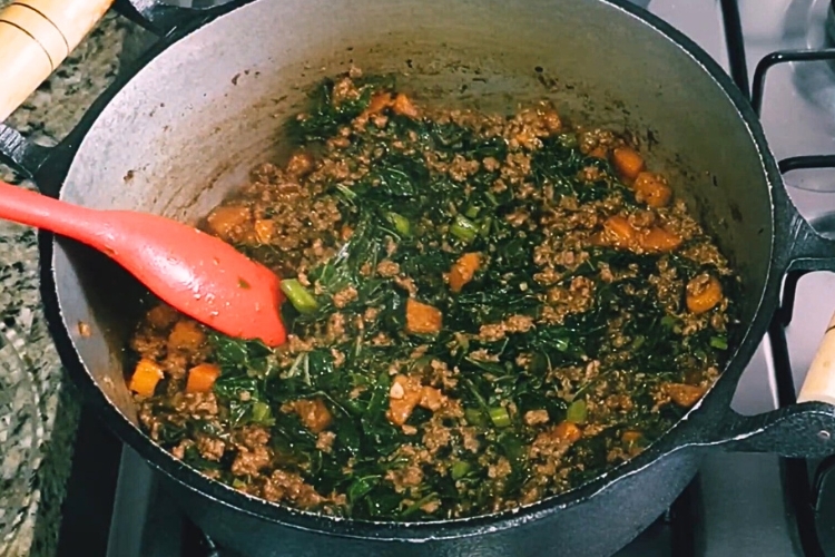 Carne moída com couve