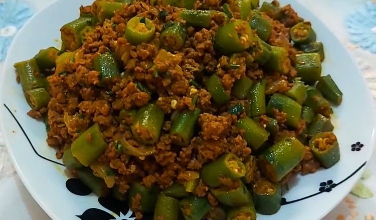 Carne moída com quiabo