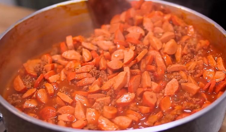 Carne moída com salsicha