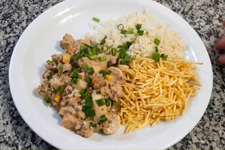 Strogonoff de carne moída