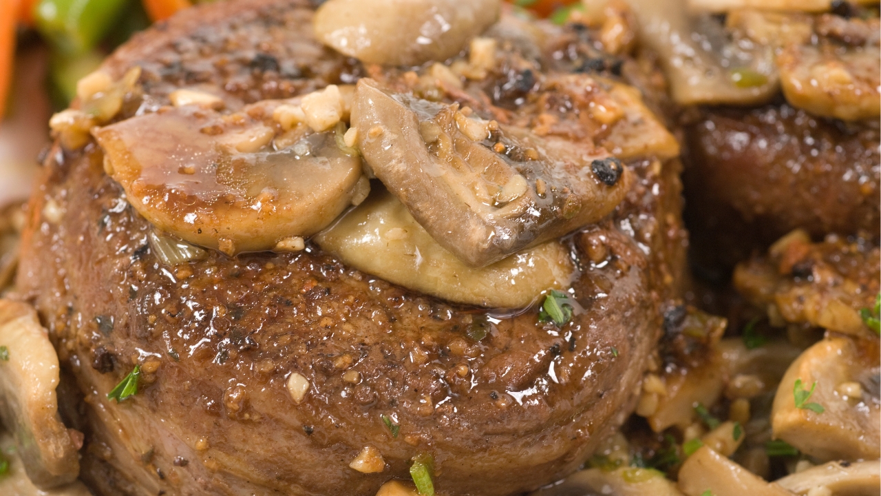 Filé ao molho funghi