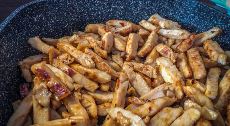 Tiras de frango na frigideira